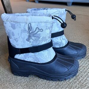 Big Boys size 5 snow boot, great condition